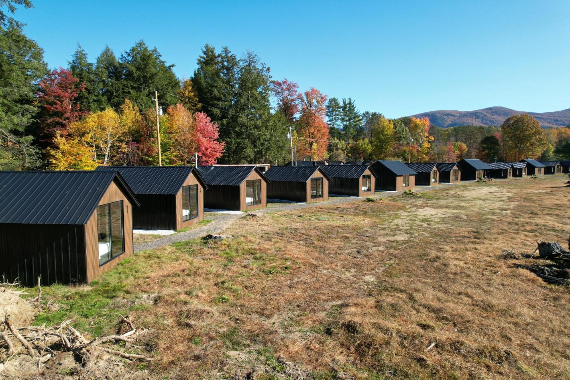 Emrose Luxury Cabins Brandon Exterior photo